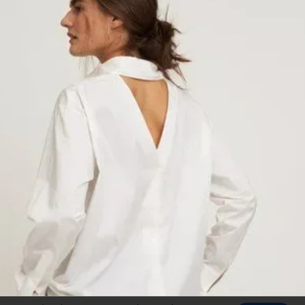 Everybody & Everyone Better Than Best Women’s White Open V-Neck Back Blouse